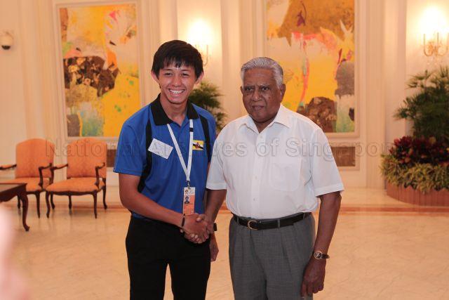 President S R Nathan and Brunei's athlete posing for photographs during courtesy call by twenty-one athletes and officials from seven participating nations of third ASEAN Schools Games at Istana