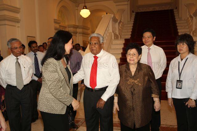 Second Permanent Secretary to Ministry of Education (MOE) Yeoh Chee Yan bidding farewell to President and Mrs S R Nathan after the Teachers' Day reception at Istana. Also present are MOE's Senior Parliamentary Secretary Hawazi Daipi (left) and Minister of State Lawrence Wong (second from right).