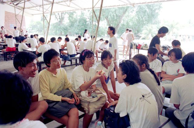 The World's Longest Canoe Raft - Participants having a break.