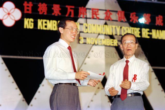 Kampong Kembangan Community Centre Re-naming Ceremony - Minister of State for Finance and Foreign Affairs George Yeo Yong-Boon presenting certificates to recipients.