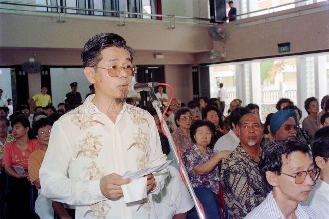 Renaming Ceremony of Tampines North Community Centre to Tampines North Community Club - Residents posing question during the dialogue session.