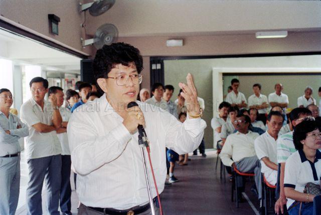 Renaming Ceremony of Tampines North Community Centre to Tampines North Community Club - Residents posing question during the dialogue session.