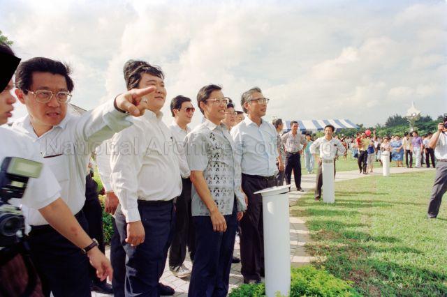 The Official Opening of the Marina City Park and Unveiling of The Spirit of the Sculptural Fountain at Marina City Park - Minister for Labour Lee Yock Suan unveiling the fountain.
