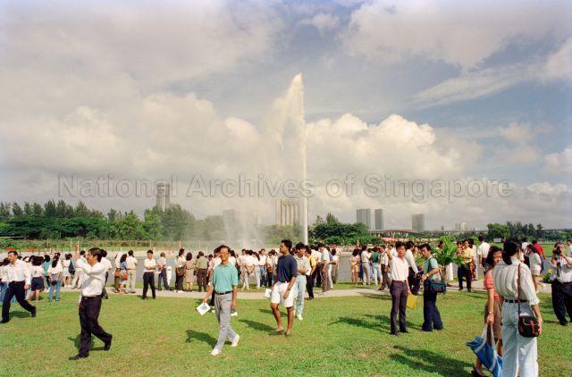 The Official Opening of the Marina City Park and Unveiling of The Spirit of the Sculptural Fountain at Marina City Park - Minister for Labour Lee Yock Suan unveiling the fountain.