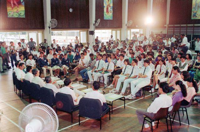 Community Visit to Bedok GRC - Prime Minister Goh Chok Tong having a dialogue session with residents, accompanied by Minister for Law and Home Affairs S. Jayakumar, Minister for Information and the Arts and Second Minister for Foreign Affairs George Yeo Yong-Boon, Members of Parliament Yatiman Yusof, Ibrahim Othman, Hong Hai and Goh Choon Kang.
