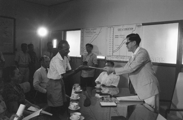 Presentation of Valedictory letters at Ministry of Education - Minister for Education Yong Nyuk Lin presenting the letters to recipients, with Parliamentary Secretary to Ministry of Education Lee Khoon Choy in the background