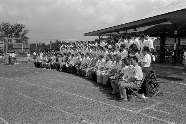 Opening of seven Chinese school's combined sports meet at Shell Sports Club - Group photo of school officials with Minister for National Development Tan Kia Gan