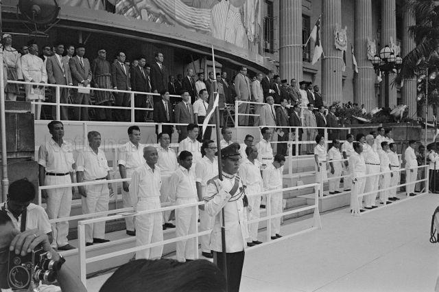 National Day - Parliamentary Secretary to the Deputy Prime Minister, Goh Chew Chua, Assemblyman P. Selvadurai, Minister for Education Yong Nyuk Lin, Minister for Culture S. Rajaratnam, Deputy Prime Minister Toh Chin Chye, Political Secretary for Ministry of Culture, Abdul Rahim Ishak, Assemblyman Lee Teck Him, Parliamentary Secretary for National Development Chor Yeok Eng, Parliamentary Secretary to Ministry of Education Lee Khoon Choy, Parliamentary Secretary for Home Affairs Chan Chee Seng, Parliamentary Secretary for Ministry of Finance S. Ramaswamy, Assemblyman Yaacob Bin Mohamed, Minister for Finance Goh Keng Swee, Minister for Labour and Minister for Law Kenneth Michael Byrne, Minister for Home Affairs Ong Pang Boon, Minister for National Development Tan Kia Gan, Parliamentary Secretary for Ministry of Labour Wee Toon Boon, Political Secretary to Prime Minister, Jek Yeun Thong, Chief Justice Wee Chong Jin and Chairman of Housing and Development Board Lim Kim San with officials and dignitaries at the City Hall steps