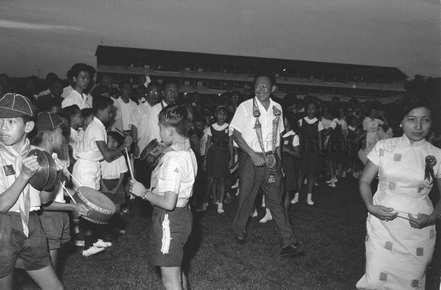Visit to Serangoon Garden Constituency - Arrival of Prime Minister Lee Kuan Yew, accompanied by Minister for National Development Tan Kia Gan