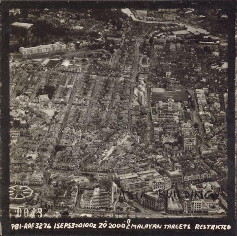 Chinatown and Telok Ayer Market (Lau Pasat) are at bottom left along Collyer Quay with the Asia Insurance Building under construction at bottom middle. Top left long building is the Pearl's Hill Police Headquarters. Hong Lim Green (Hong Lim Park) is at middle right with the Criminal Courts Building on its south lawn. The Central Police Station is opposite the Criminal Courts building.The three tall white buildings beside Hong Lim Green are the nine-storey S.I.T. Flats at Upper Pickering Street.