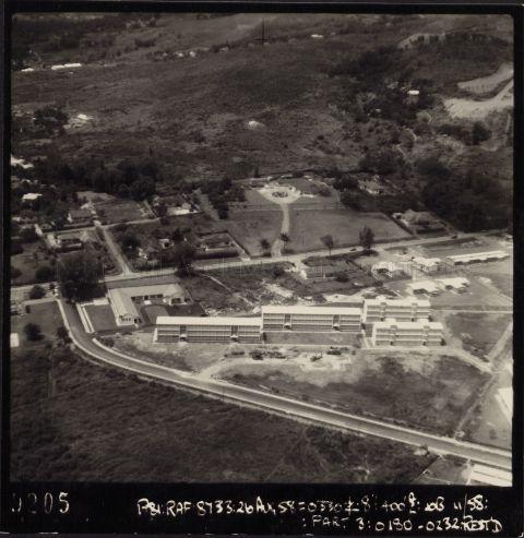 Jalan Teck Whye. Choa Chu Kang Road runs across from left to right. At right of the junction of Jalan Teck Whye and Choa Chu Kang Roads is the Bukit Panjang/Jurong District Councils Office. Bukit Panjang Post Office is partially seen on the left edge middle. Opposite the council office is Galistan Avenue.