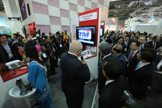 Taken at: Infocomm Media Business Exchange (imbX) 2012 Opening Ceremony at Marina Bay Sands Convention Centre Pictured: CEO of Media Development Authority Aubeck Kam and CEO of Infocomm Development Authority of Singapore Ronnie Tay