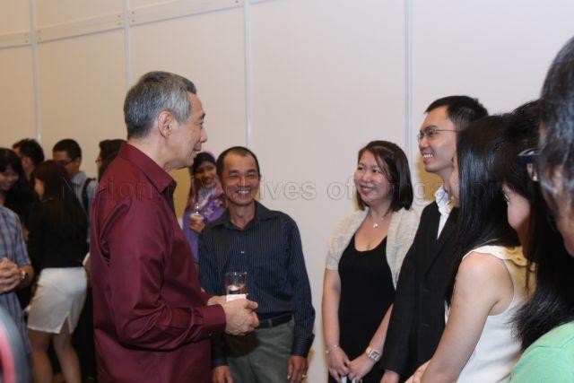 Prime Minister Lee Hsien Loong talking with Toh Wei Seong