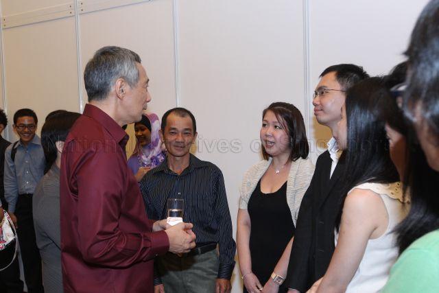 Prime Minister Lee Hsien Loong talking with Toh Wei Seong