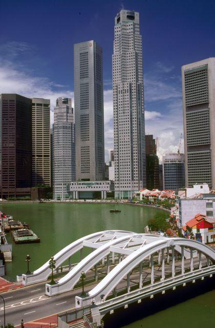 Elgin Bridge and Boat Quay with skyscrapers at Raffles Place
