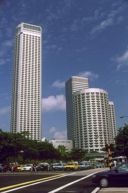 Westin Stamford hotel (left), Raffles City and Westin Plaza hotel