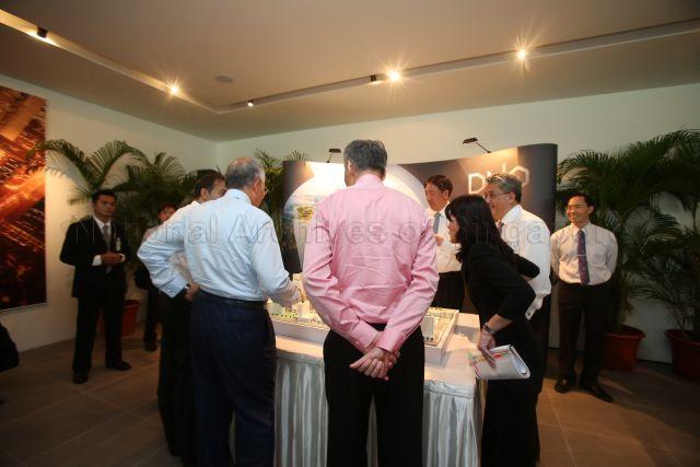 Prime Minister Lee Hsien Loong (right, back facing camera) and Malaysian Prime Minister Najib Razak (left, back facing camera) at unveiling ceremony of showcase of Temasek Holdings-Khazanah Nasional joint venture at Marina One site, Singapore