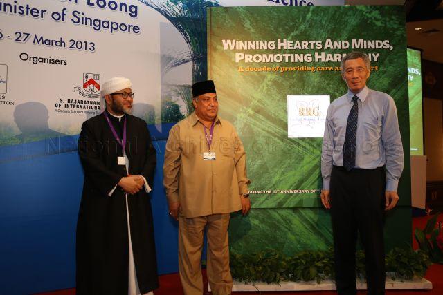 Prime Minister Lee Hsien Loong With The Two Co Chairmen Of