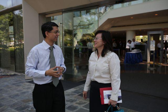 Associate Professor Muhammad Faishal Ibrahim (Parliamentary Secretary for Health and Transport) talking to an attendee at SARS 10th anniversary at University Cultural Centre
