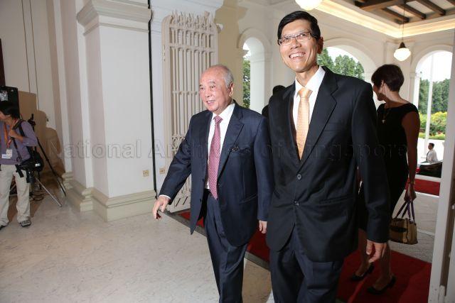 From left to right: Wee Chow Yaw (Chairman Emeritus and Advisor of United Overseas Bank) and NUS President Professor Tan Chorh Chuan at NUS conferment of Honorary Degree of Doctor of Laws on Former Prime Minister Lee Kuan Yew at Istana