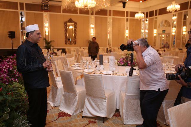 The recipient of Jasa Bakti award Haji Mohamed Abdul Jaleel s/o Sheik Mohd Muthu Maricar being photographed at Islamic Religious Council of Singapore (Muis) Awards Ceremony (‘Jasa Bakti’ (Service) and ‘Jasa Cemerlang’ (Outstanding) Awards) cum President’s Challenge Cheque Presentation Ceremony at Bugis Grand Ballroom, Intercontinental Hotel, 80 Middle Road. The Guest of Honour for this event is President Tony Tan Keng Yam.