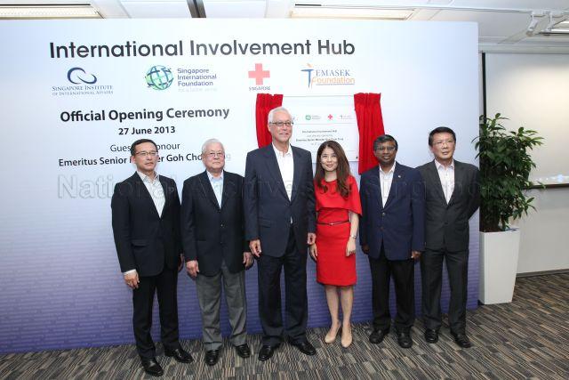 Taken at: Official launch of International Involvement Hub (I2HUB) at I2HUB office, level 4M, Atrium @ Orchard<br />Pictured: (From left) Chairman of Singapore Institute of International Affairs (SIIA) Prof. Simon Tay, Chairman of Temasek Foundation Goh Geok Khim, Emeritus Senior Minister Goh Chok Tong, Executive Director of Singapore International Foundation (SIF) Jean Tan, Secretary General of Singapore Red Cross Benjamin William  and Chief Executive of Temasek Foundation Benedict Cheong