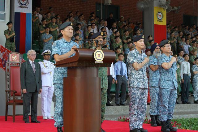 Chief of Defence Force Lieutenant-General Ng Chee Meng leading Singapore Armed Forces (SAF) personnel in reciting the SAF pledge to reaffirm their loyalty to the nation and their commitment to the defence of Singapore during SAF Day parade at SAFTI Military Institute. On the left is President Tony Tan Keng Yam.