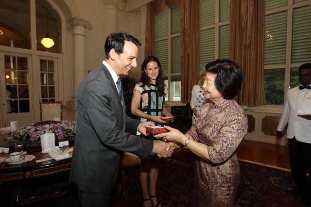 Dr Howard Krein (left), son-in-law of Vice President of the United States of America Joe Biden attending tea at the Istana hosted by Mrs Mary Tan (holding gift), wife of President Tony Tan Keng Yam. Also present is Ashley Biden (center), daughter of Vice President of the United States of America Joe Biden.