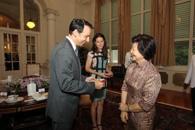 Dr Howard Krein (left), son-in-law of Vice President of the United States of America Joe Biden attending tea at the Istana hosted by Mrs Mary Tan (holding gift), wife of President Tony Tan Keng Yam. Also present is Ashley Biden (center), daughter of Vice President of the United States of America Joe Biden.