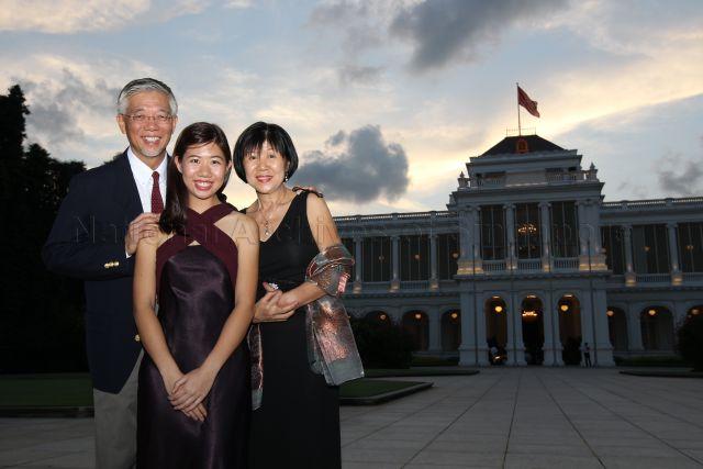 Stephanie Siow Su Lyn (centre) is one of the 2013 President Scholars and he is attending the President's Scholarship Award Ceremony and dinner at Istana.