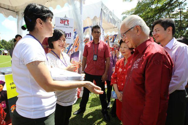 Taken at: Istana Open House in celebration of Hari Raya Puasa and National Day 2013 Pictured: President Tony Tan and his wife Mrs Mary Tan, and Acting Minister for Culture, Community and Youth, and Senior Minister of State for Communications and Information Lawrence Wong