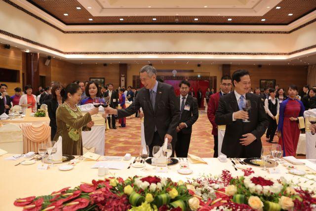 Vietnamese Prime Minister Nguyen Tan Dung (3rd from left at the VIP table) with Prime Minister Lee Hsien Loong who is exchanging a toast with Tran Thanh Kiem (wife of PM Nguyen) during the official dinner hosted by PM Nguyen during PM Lee's three-day official visit to the Socialist Republic of Vietnam. The dinner is held at the International Conference Centre.