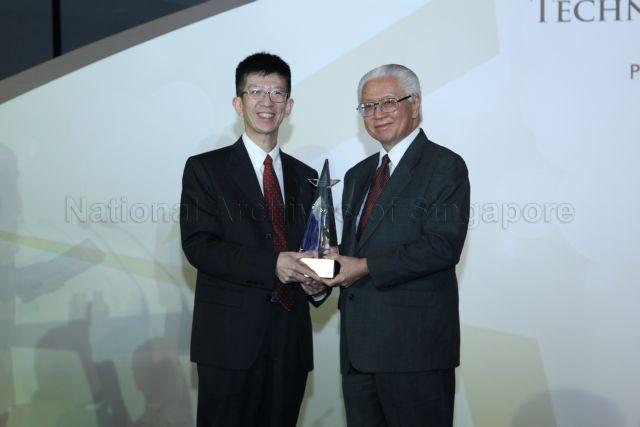 President Tony Tan presenting President's Technology Award to Prof Li Haizhou from Institute for Infocomm Research in Agency for Science, Technology and Research, during President's Science and Technology Awards dinner, held at Gardens by the Bay.