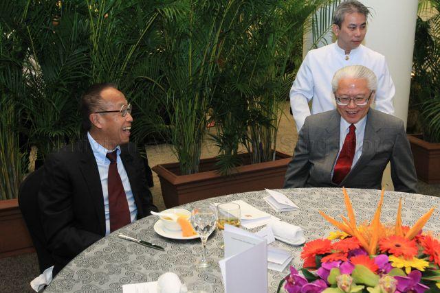 President Tony Tan Keng Yam With Hotel And Property Tycoon