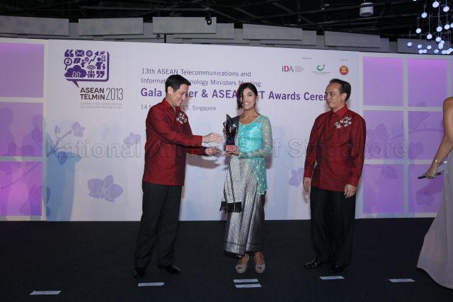 Taken at: 13th ASEAN Telecommunications and Information Technology Ministers (TELMIN) Gala Dinner and ASEAN Information and Communications Technology (ICT) Awards Presentation ceremony at Flower Field Hall, Gardens by the Bay Pictured: Undersecretary of the Department of Science and Technology of the Philippines Louis Napoleon C. Casambre, Minister of Information and Communication Technology of Thailand Group Captain Anudith Nakornthap and ASEAN ICT Bronze Award winner for Corporate Social and Responsibility Category from Indonesia Nextin Indonesia