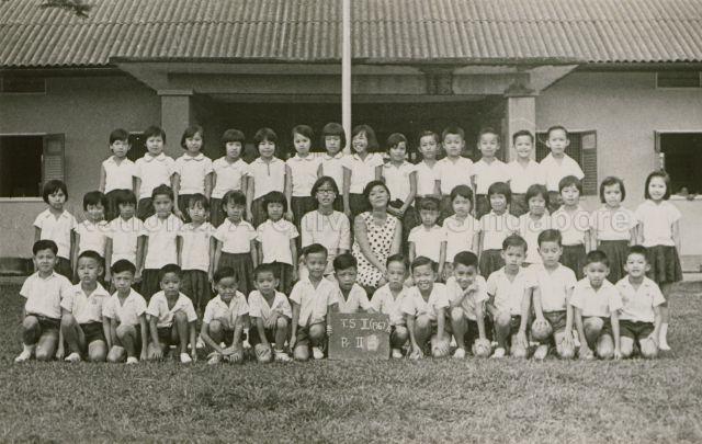 Class photograph of Tampines Primary School II (Primary 2B)