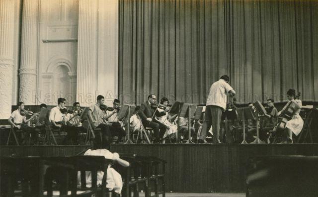 String Goh Goh Soon Tioe rehearsing with the Goh Soon Tioe String