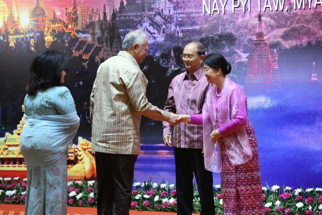 Prime Minister of Malaysia Najib Razak and wife Rosmah Mansor being greeted by President of Myanmar and Chairman of ASEAN Thein Sein and wife Khin Khin Win, upon arrival for the welcome dinner of the 24th ASEAN Summit at Myanmar International Convention Centre in Nay Pyi Taw