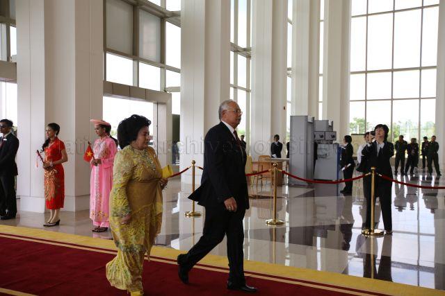 Prime Minister of Malaysia Najib Razak and wife Rosmah Mansor arriving at Myanmar International Convention Centre, Nay Pyi Taw, for opening ceremony of the 24th ASEAN Summit
