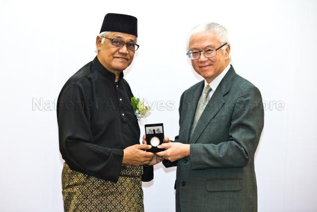 President of Singapore Tony Tan Keng Yam presenting the Cultural Medallion to Mohamed Latiff Mohamed at the 2013 Cultural Medallion and Young Artist Award presentation ceremony