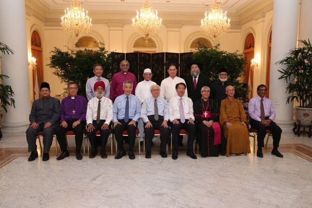 Taken at: Inter-Religious Organisation's 66th Anniversary Dinner at Banquet Hall, Istana <br />Pictured: President Tony Tan Keng Yam, Prime Minister Lee Hsien Loong, Deputy Prime Minister Teo Chee Hean, Mufti Dr Mohamed Fatris, National Council of Churches of Singapore President Reverend Wee Boon Hup, Inter-Religious Organisation (IRO) President Gurmit Singh, Archbishop William Goh of the Catholic Church in Singapore, Vice President of National Council of Churches of Singapore Bishop Rennis Ponniah, Imam Habib Hassan Al-Attas of the Ba'alwie Mosque, Chairman of Taoist Federation Tan Thiam Lye, Chief Rabbi of Singapore Rabbi Mordechai and former Mufti Syed Isa Semait