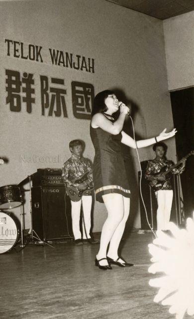 Popular Singapore singer Lena Lim (Lin Zhu Jun, æž—ç«¹å›) singing on stage with live band during an event at Telok Wanjah