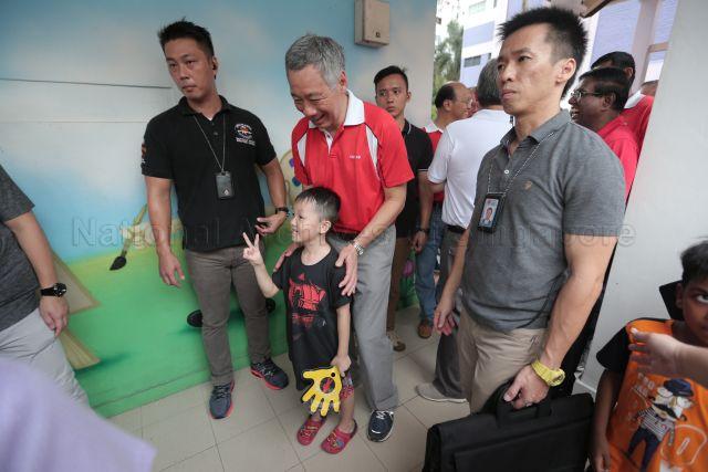 Taken at: Safer Roads @ AMK Begin With Me! behind Blk 533 Ang Mo Kio Avenue 5 Pictured: Guest-of-Honour and Grassroots Adviser Prime Minister Lee Hsien Loong