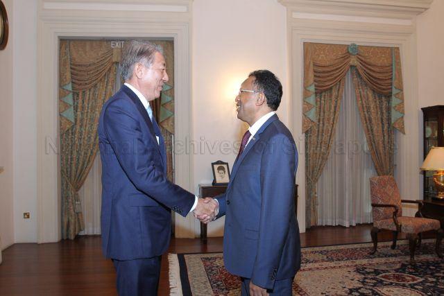 Taken at: Meeting between Acting Prime Minister (APM) and Deputy Prime Minister (DPM) Teo Chee Hean, and the President of the Republic of Madagascar Hery Rajaonarimampianina during his visit to Singapore from 17 to 19 May 2016 to participate in the Madagascar-Singapore Business Forum at the Istana Pictured: APM and DPM Teo Chee Hean, and President of the Republic of Madagascar Hery Rajaonarimampianina
