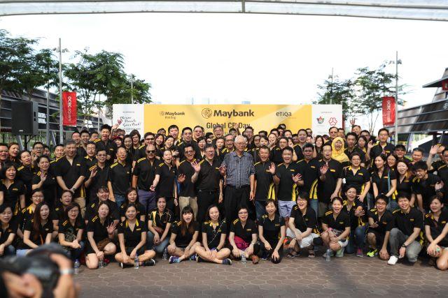 Taken at: Maybank Global Corporate Responsibility Day 2016 at Kallang Wave Mall Pictured: Guest-of-Honour Emeritus Senior Minister Goh Chok Tong and Maybank Singapore Chief Executive Officer Lim Hong Tat