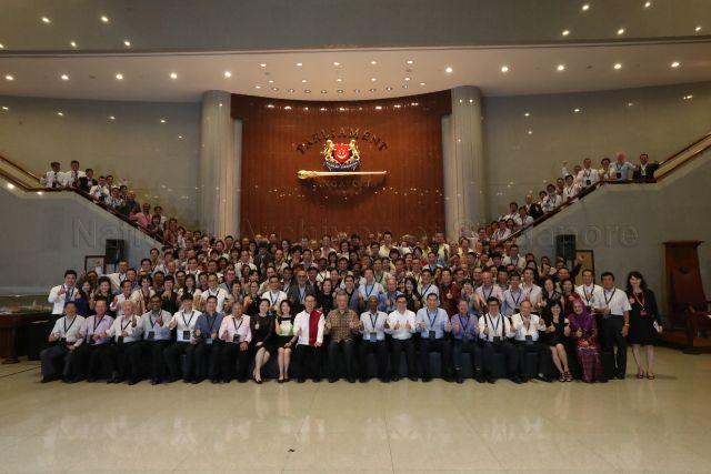 Taken at: The Club-100 @ North West dinner at Parliament House Pictured: Prime Minister Lee Hsien Loong, North West District Mayor Dr Teo Ho Pin, Member of Parliament for Tampines Group Representation Constituency (GRC) Cheng Li Hui, Member of Parliament for Marsiling-Yew Tee GRC Ong Teng Koon, Club-100 @ North West Chairman Chandra Mohan and Club-100 @ North West donor Madam Jenny Yim