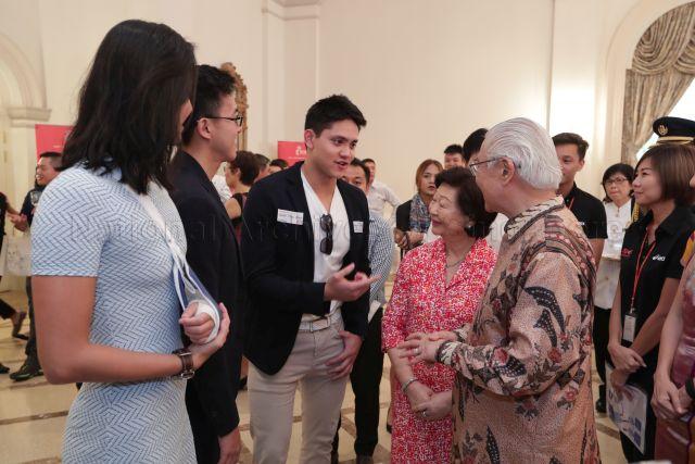 Taken at: President Tony Tan Keng Yam and his wife Mrs Mary Tan hosting a tea reception for Team Singapore's Olympians, Paralympians & officials at the Banquet Hall, Istana Pictured: President Tony Tan Keng Yam, his wife Mrs Mary Tan, Olympic Gold medallist swimmer Joseph Schooling and Olympic swimmers Quah Ting Wen (looking away from camera) and Quah Zheng Wen