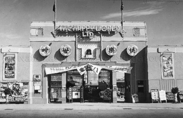 Happy World amusement park located between Geylang Road and Mountbatten Road. &nbsp;It was set up in 1936, renamed Gay World in 1966 and closed down in 2000.
