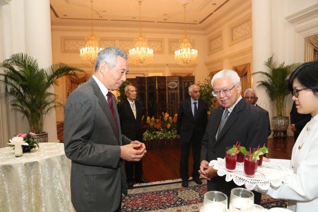 Taken at: Swearing-in and re-appointment of Po'ad Bin Shaik Abu Bakar Mattar as Member of the Council of Presidential Advisers (CPA) at the Istana Pictured: President Tony Tan Keng Yam, Prime Minister Lee Hsien Loong, Chairman of CPA J Y Pillay and member of CPA Po'ad Bin Shaik Abu Bakar Mattar