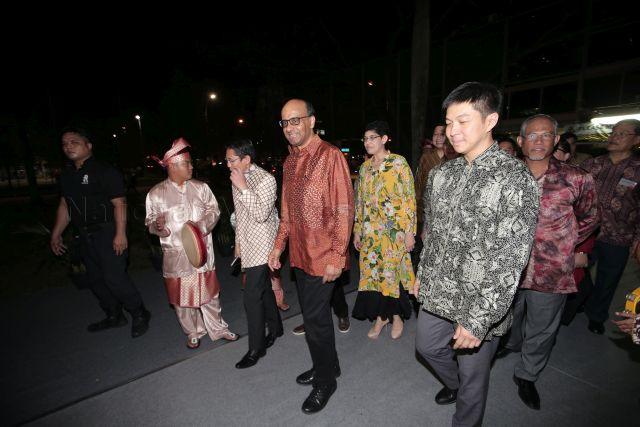 Taken at: Hari Raya Light-Up Ceremony 2017 at Geylang Serai Pictured: Deputy Prime Minister and Coordinating Minister for Economic and Social Policies Tharman Shanmugaratnam, Minister for Social and Family Development Tan Chuan-Jin, Minister for the Environment and Water Resources Masagos Zulkifli, Senior Minister of State for Defence and Foreign Affairs Dr Mohamad Maliki Bin Osman and Member of Parliament (MP) for Marine Parade Group Representation Constituency (GRC) Dr Fatimah Lateef